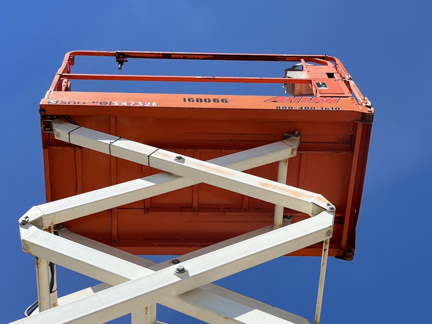 ./imagenes/INVOICE/2019/16862/ASCENSOR TIPO TIJERA SNORKEL S4732E (4).JPG